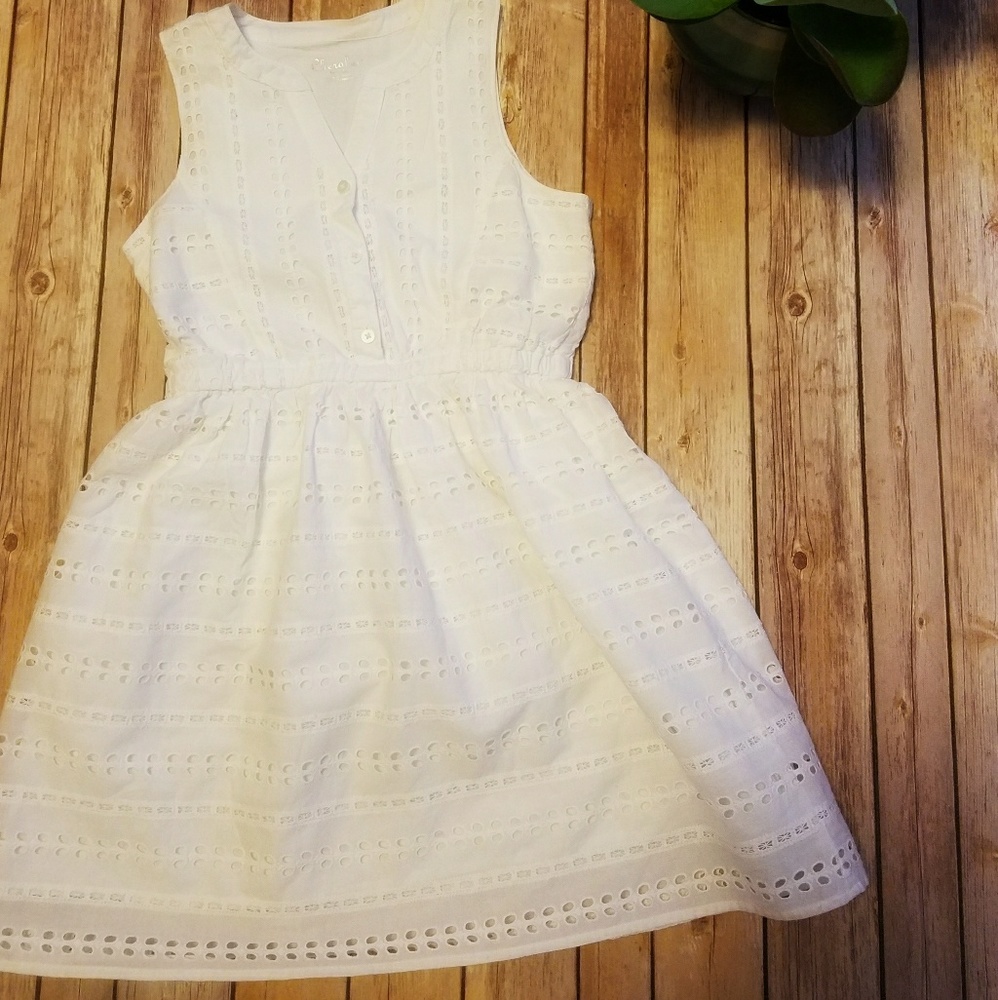 Dresses - Picture 3 of 3